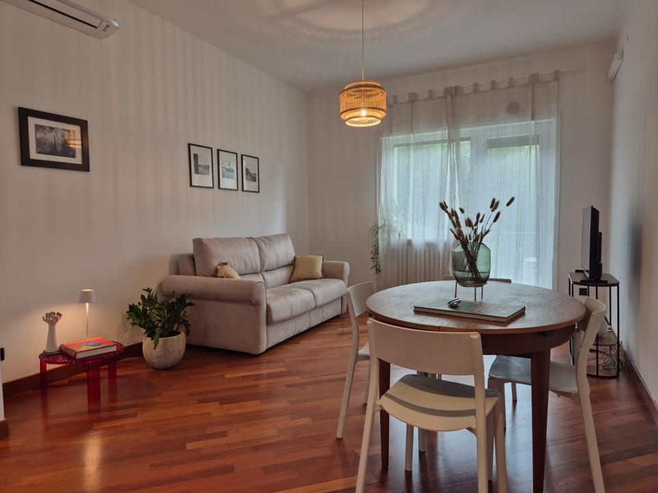 TV and multimedia, Living room, air conditioner