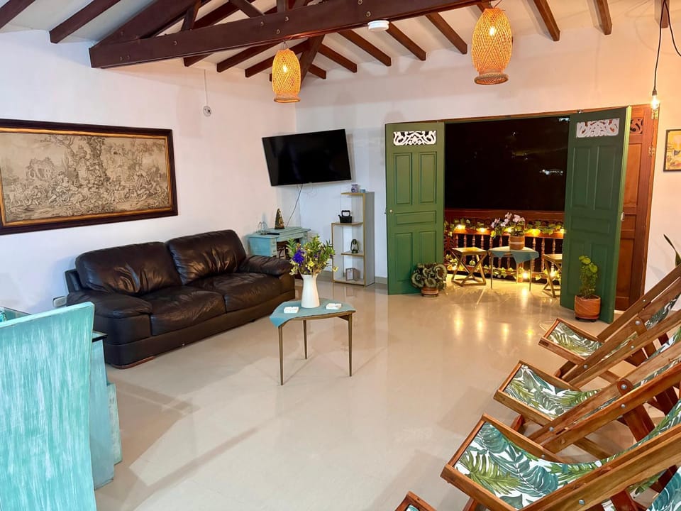 Communal lounge/ TV room, TV and multimedia, Living room