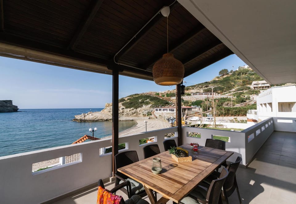 Beach front apartment with swimming pool Villa in Crete