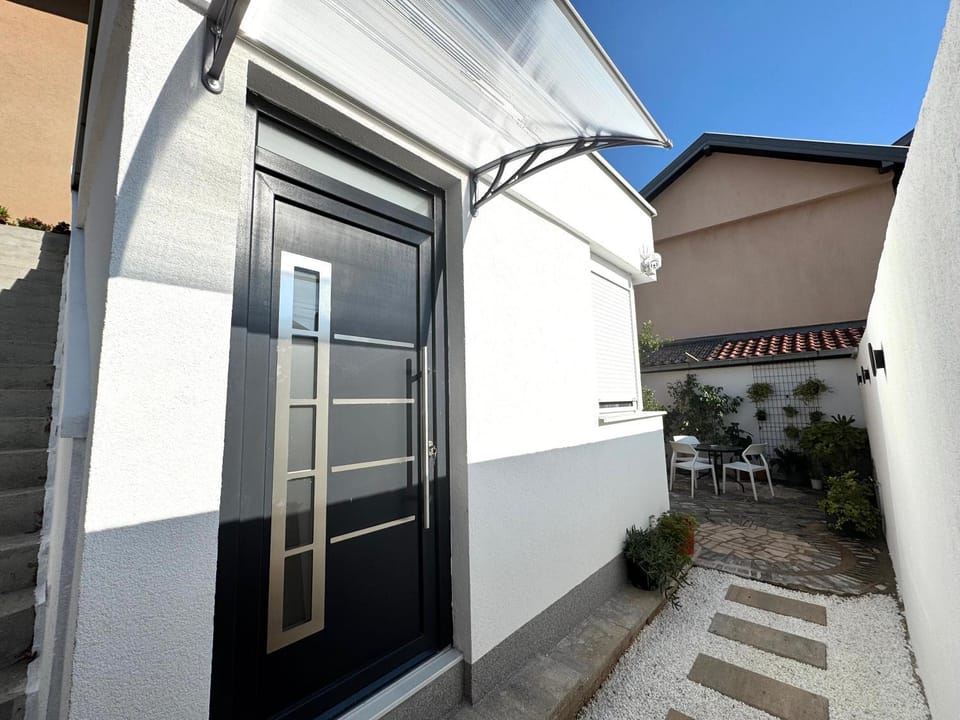 Property building, Day