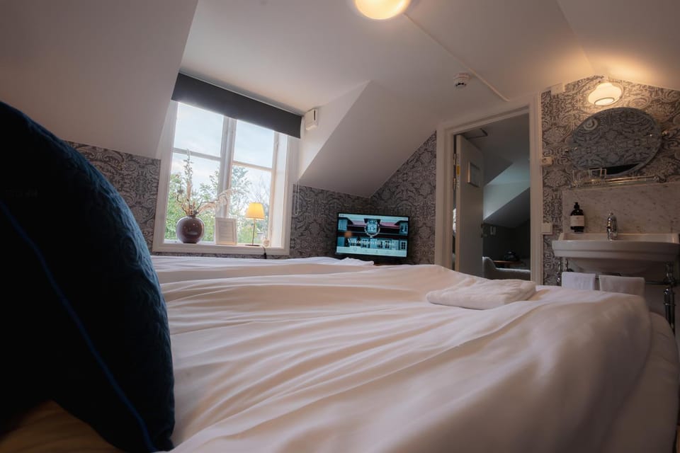 Bed, TV and multimedia