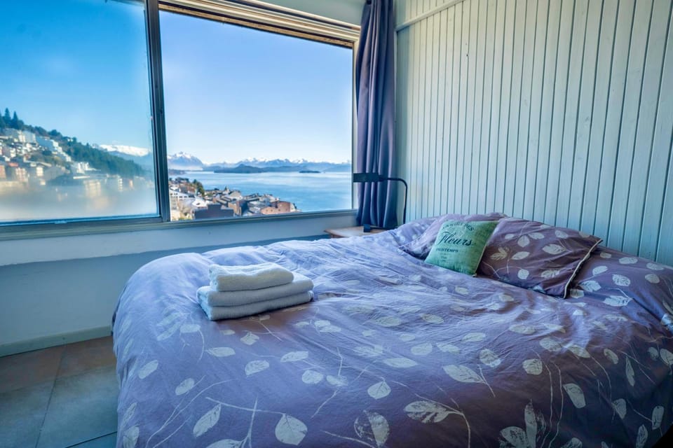 Bed, Natural landscape, Photo of the whole room, Bedroom, Mountain view, Sea view, towels