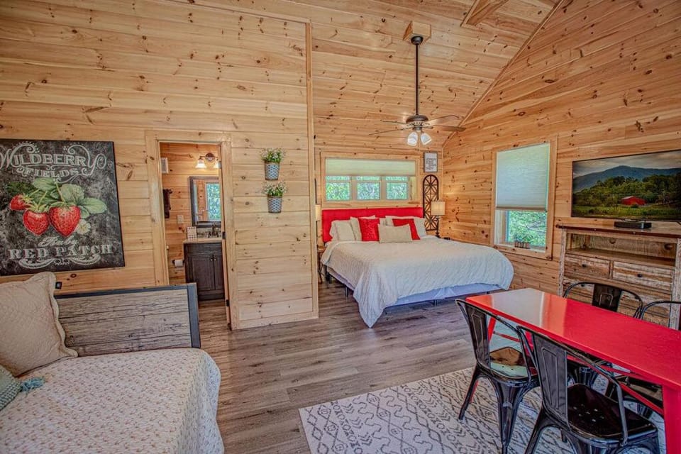 Cozy cabin in Pigeon Forge with Hot Tub Cabin in Pigeon Forge