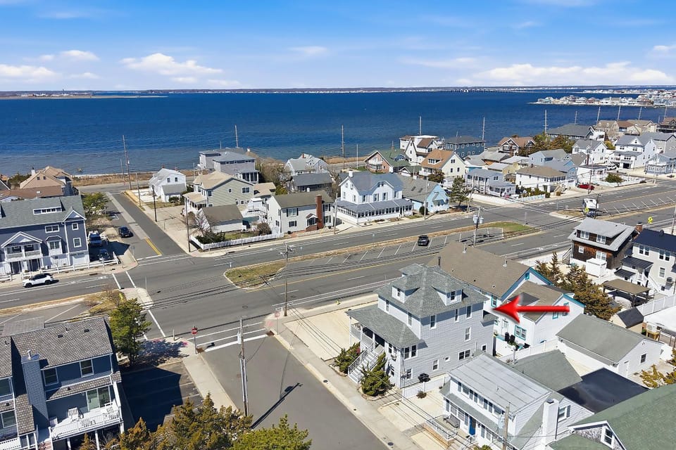 3 Bedroom 2 bath Beach House condo- 10 houses from the beach walk to the beach, where every fisherman's paradise begins House in Seaside Park