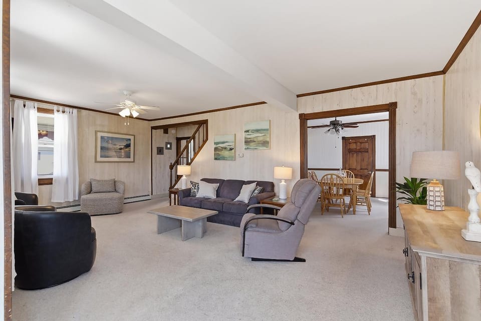 3 Bedroom 2 bath Beach House condo- 10 houses from the beach walk to the beach, where every fisherman's paradise begins House in Seaside Park