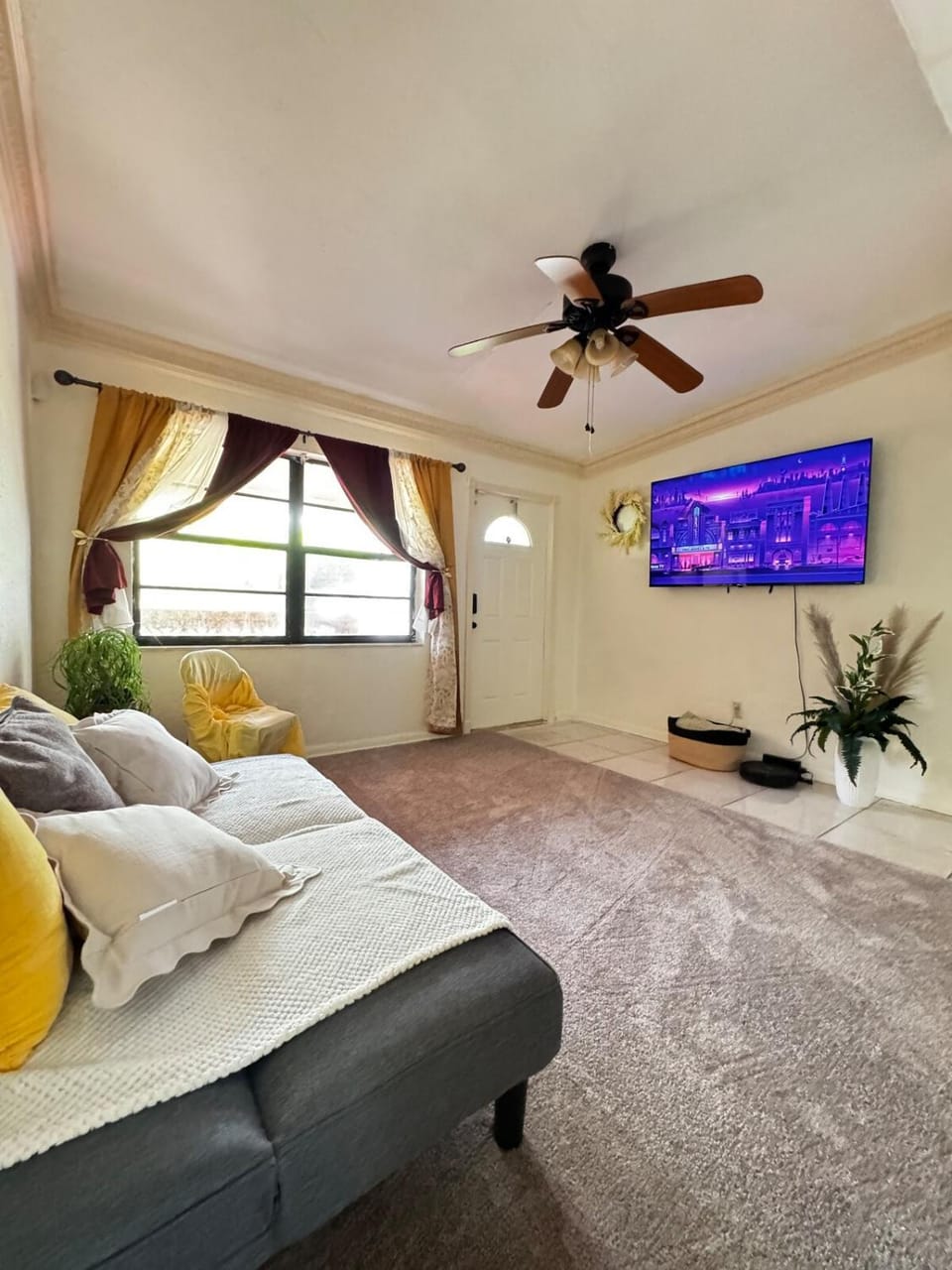 Communal lounge/ TV room, Living room, Seating area