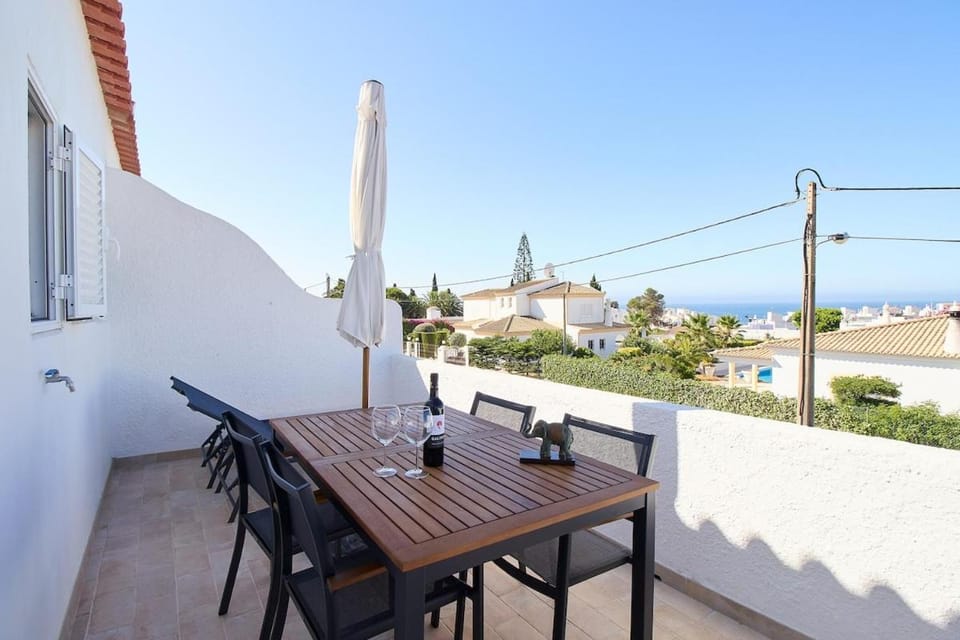 View (from property/room), Balcony/Terrace, Dining area, Sea view