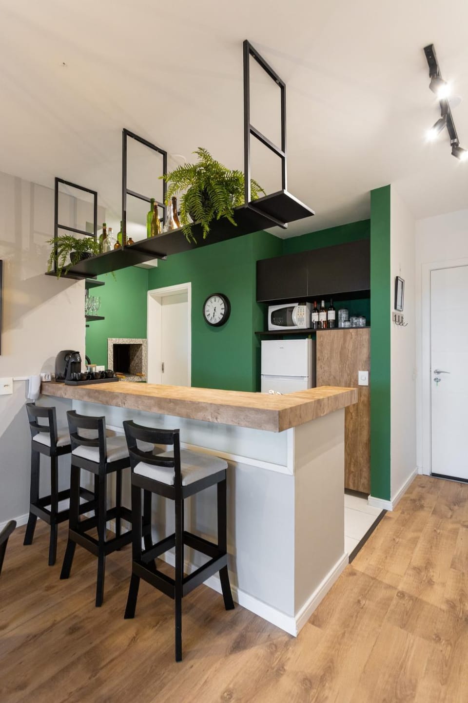 Kitchen or kitchenette, Dining area, oven, stove