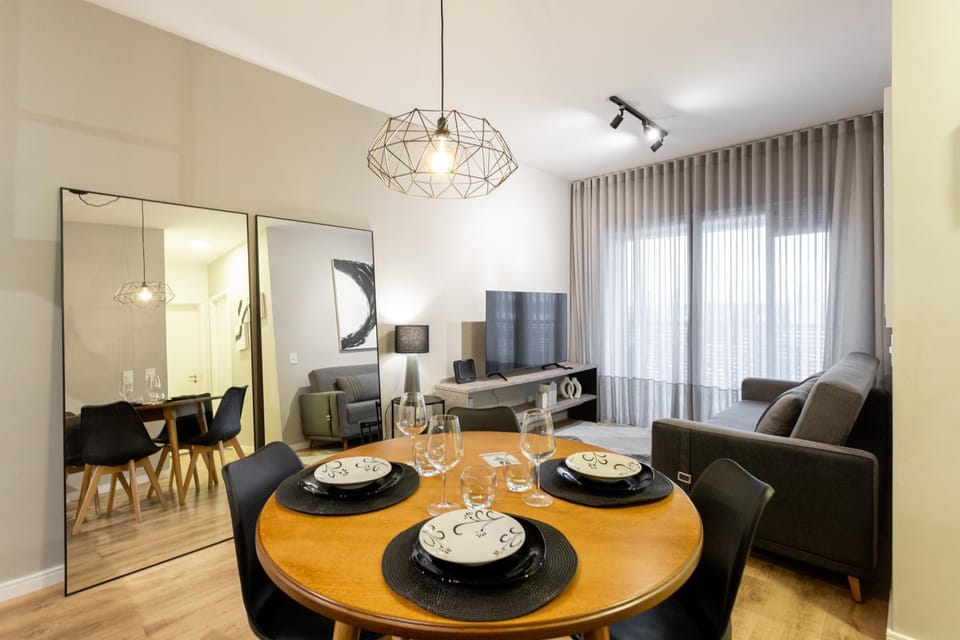 TV and multimedia, Seating area, Dining area