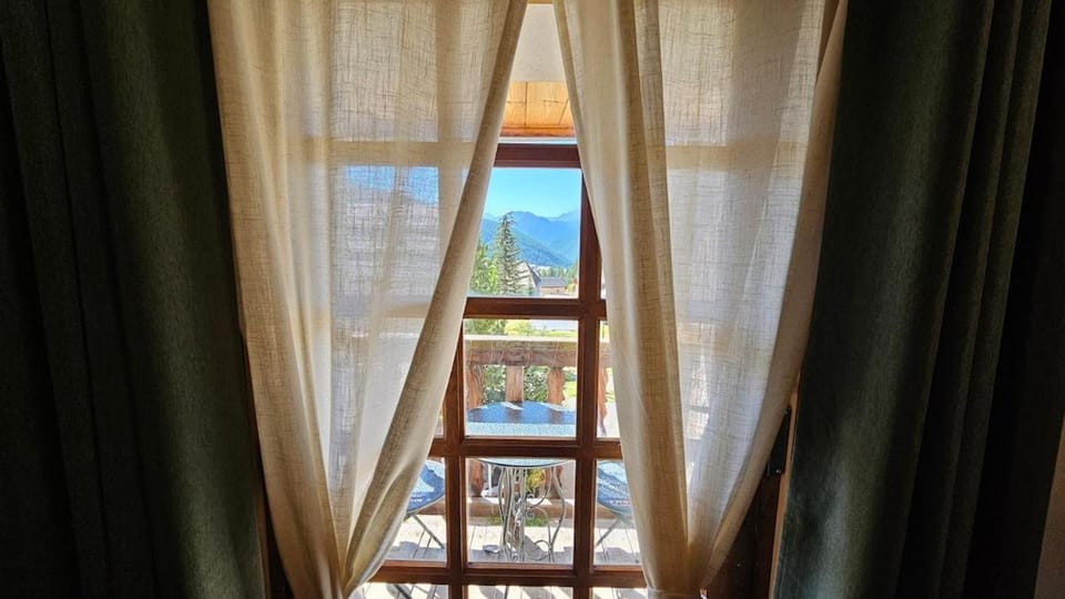 6 people, Col d'Izoard, quiet, view Apartment in Provence-Alpes-Côte d'Azur