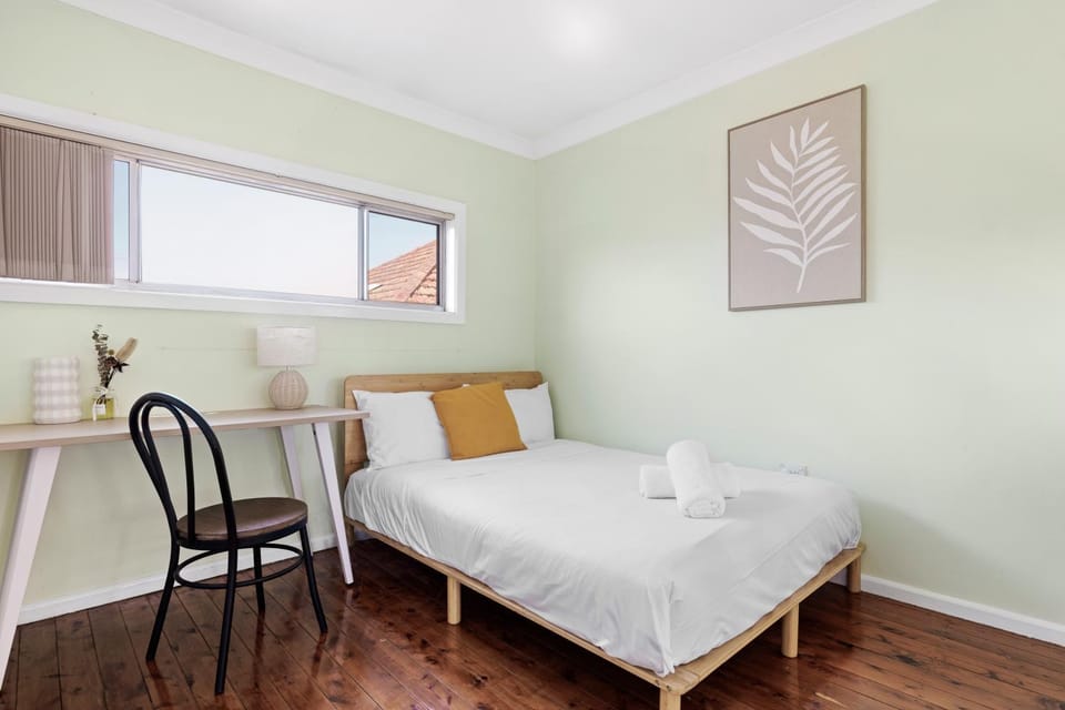 Spacious Two-Bed Suite with Private Bath-Marsfield House in Sydney