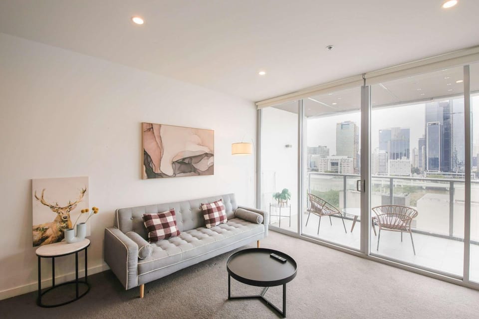 Tranquil River-View 2-Bedroom High-Rise Apartment Apartment in Brisbane City