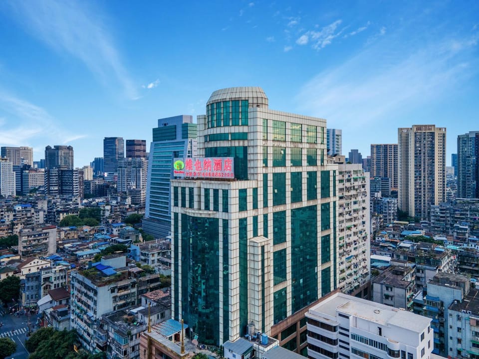 Property building, Day, City view, Location