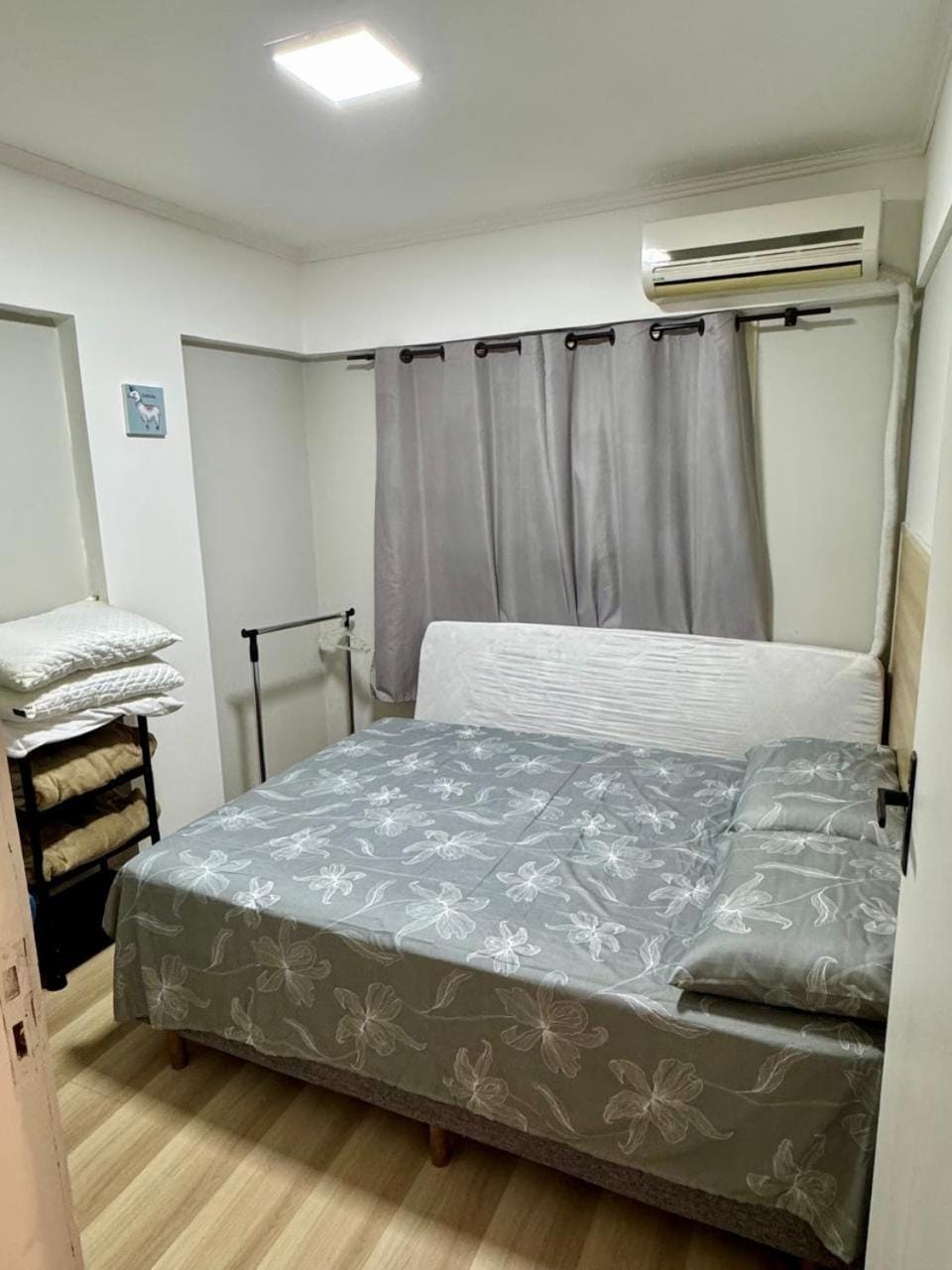 Bed, Photo of the whole room, Bedroom, air conditioner
