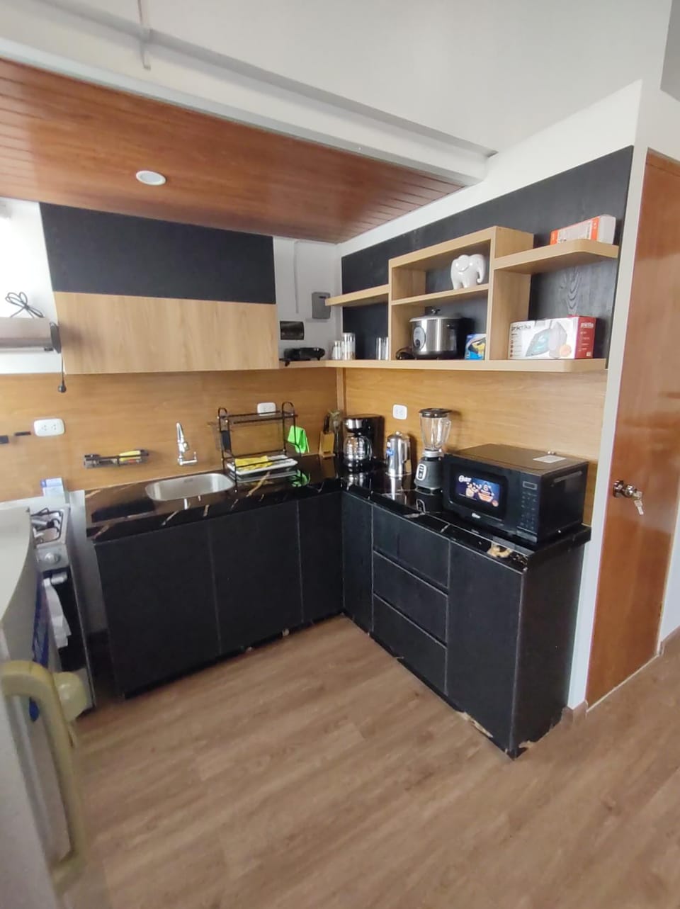 Coffee/tea facilities, Kitchen or kitchenette, dishwasher, toaster