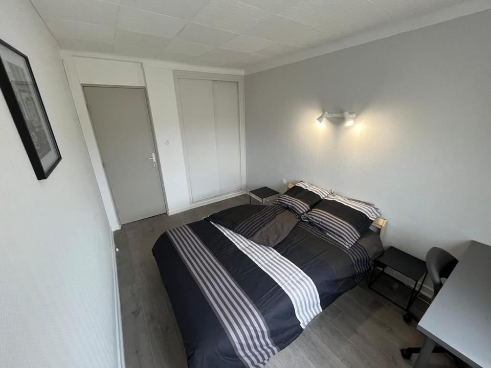 Bed, Photo of the whole room, Bedroom