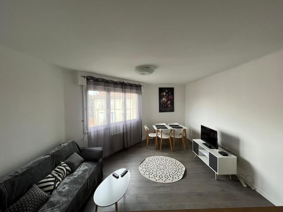 Communal lounge/ TV room, TV and multimedia, Living room
