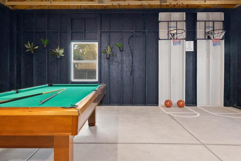 Billiard, Game Room