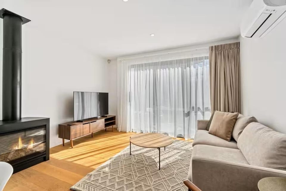 Wanaka Getaway - Bright 2-Bed Apartment Apartment in Wanaka