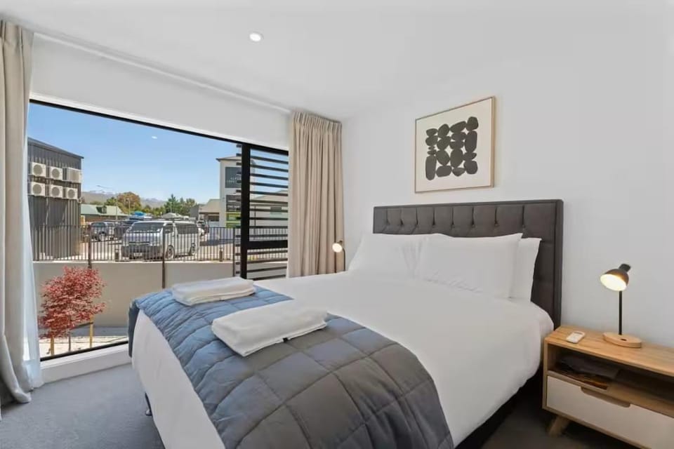 Wanaka Getaway - Bright 2-Bed Apartment Apartment in Wanaka