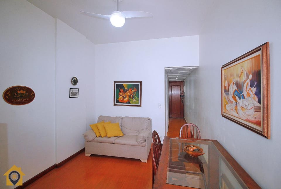 Sala e Quarto no Leme p/ 4 pessoas com garagem Apartment in Rio de Janeiro