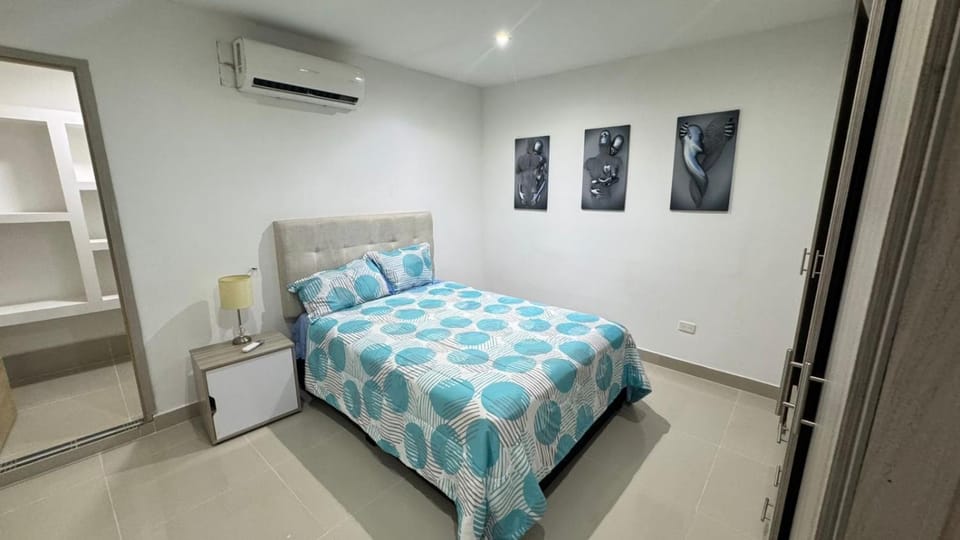 Bed, Photo of the whole room, Bedroom, air conditioner