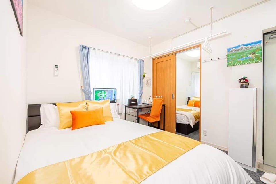 Bed, Seating area