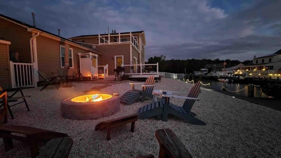 Patio, Natural landscape, BBQ facilities, Seating area