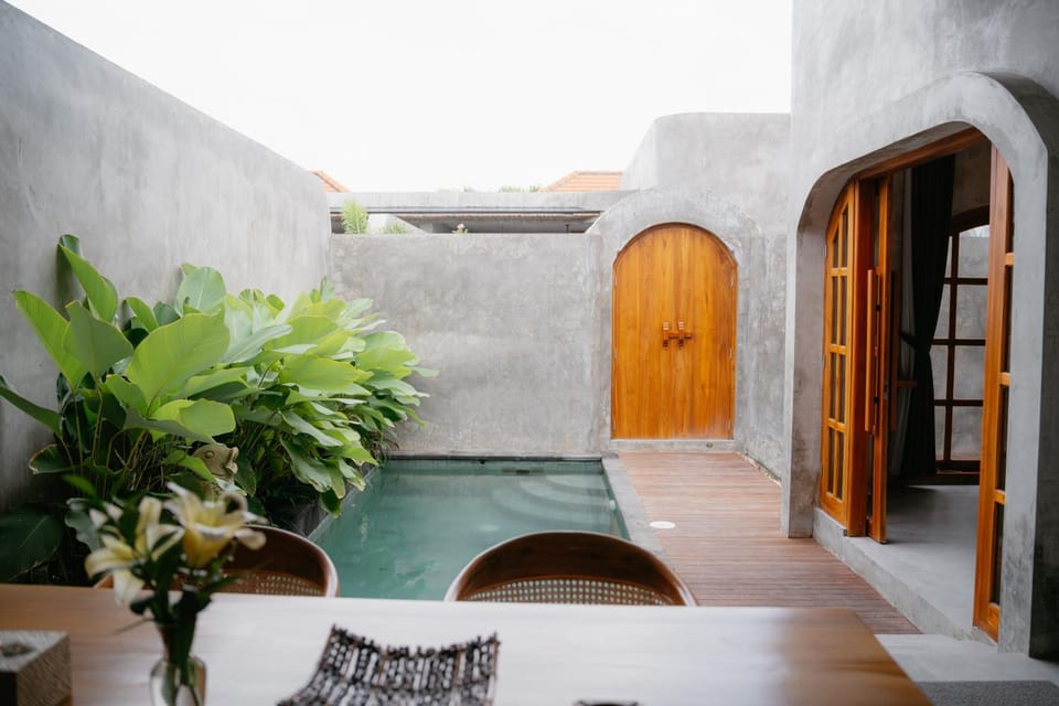 Swimming pool, Swimming pool