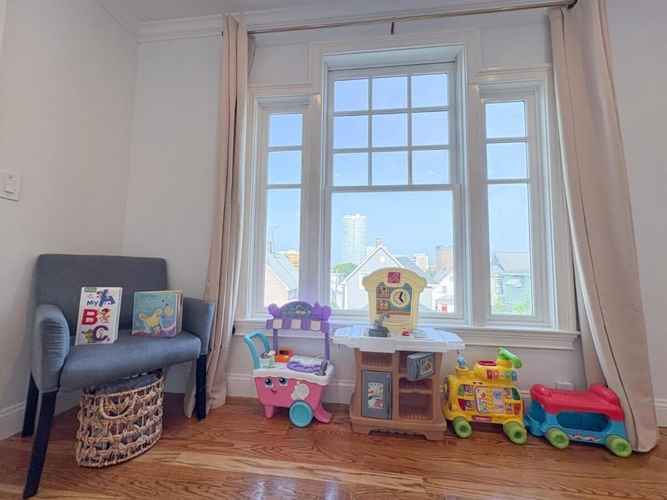 Family-Friendly 4 Bed 3 Bath Downtown Delight Apartment in Stamford