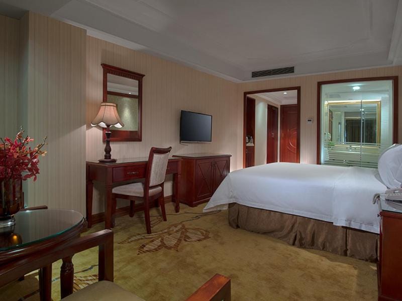 Vienna Hotel Shenzhen Futian Bagua Road Hotel in Shenzhen
