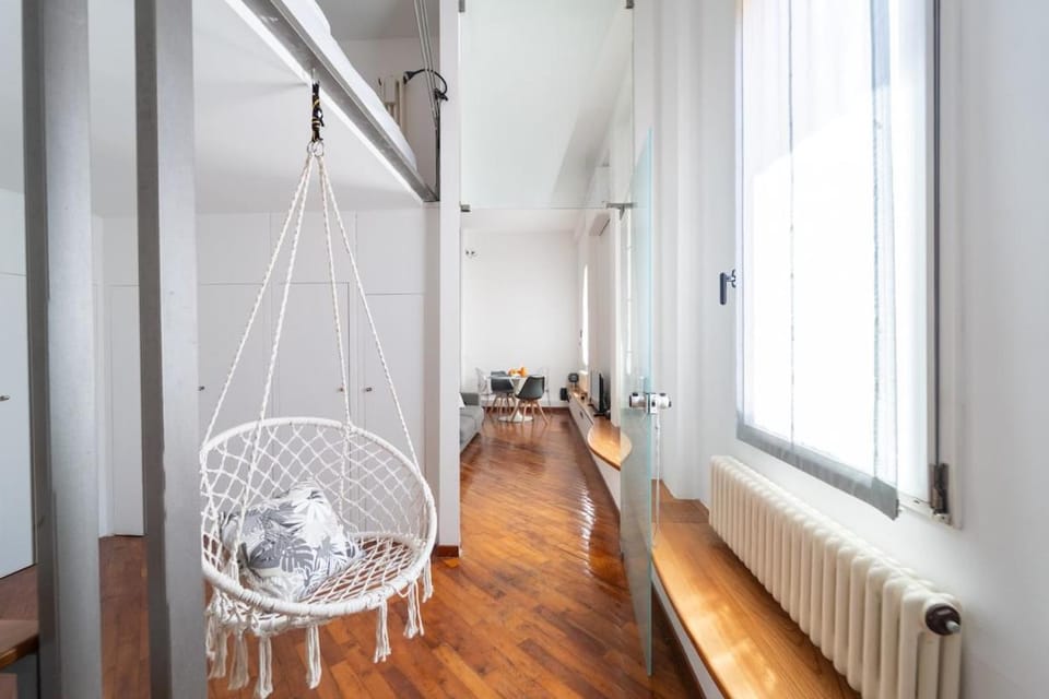 Historic Centre, Bright and Elegant Loft Apartment in Bologna