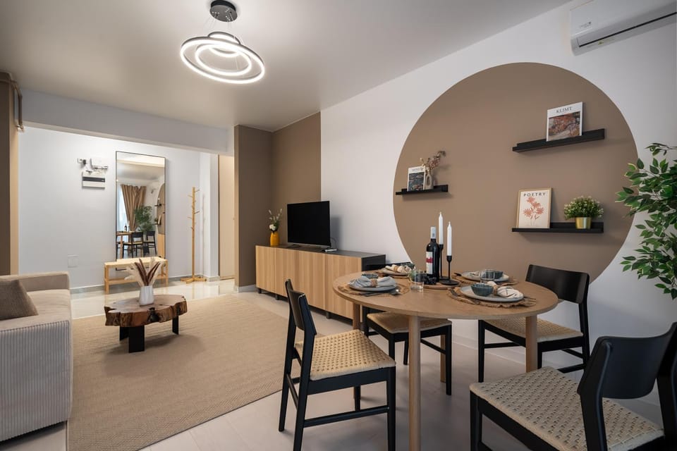 Communal lounge/ TV room, TV and multimedia, Living room, Seating area, Dining area, Evening entertainment