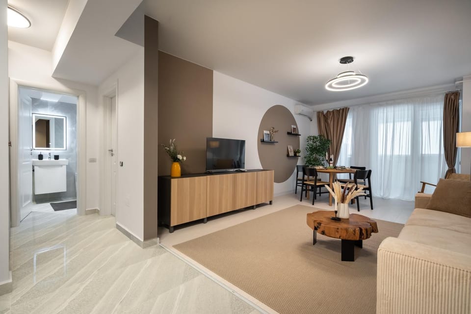 Communal lounge/ TV room, TV and multimedia, Living room, Photo of the whole room, Seating area, Dining area, Evening entertainment