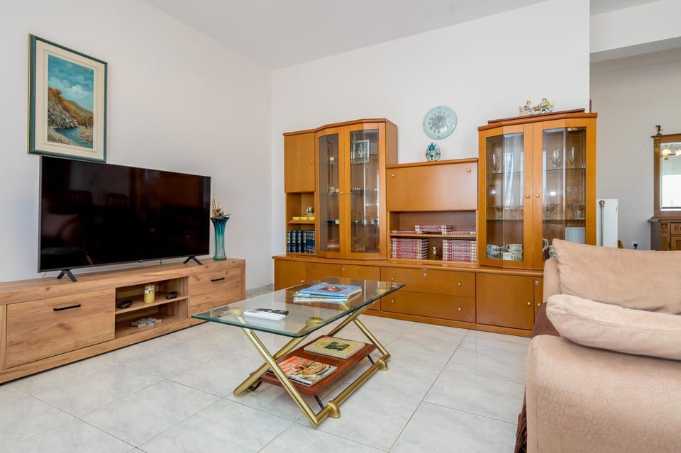 TV and multimedia, Living room, Seating area, internet