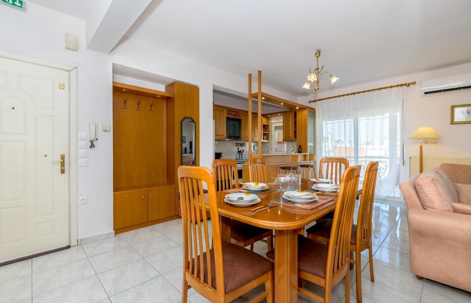 Kitchen or kitchenette, Living room, Photo of the whole room, Dining area, air conditioner
