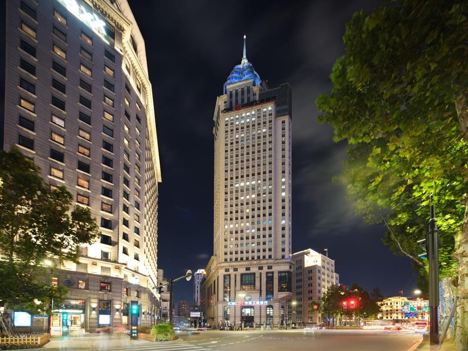 Property building, Night, Location