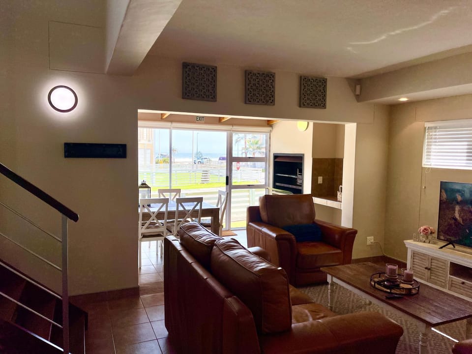TV and multimedia, Living room, Seating area, Sea view
