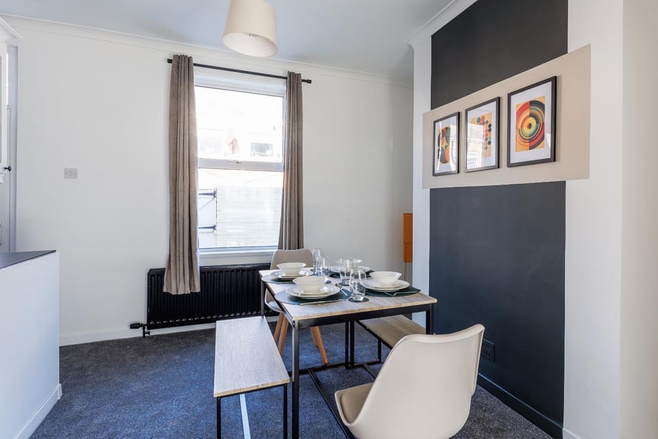 3 Bed Home from Home, Family, Workers and Friends House in Gateshead