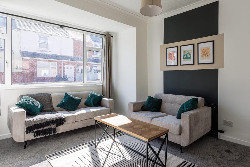3 Bed Home from Home, Family, Workers and Friends House in Gateshead