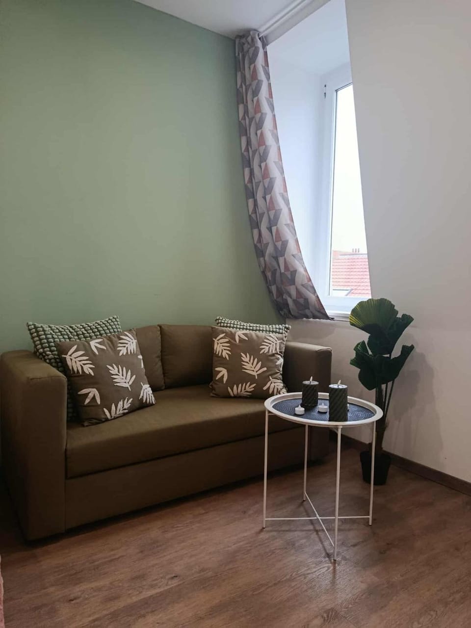 Nearby landmark, Living room, Seating area, Beach, Location, Parking, heating