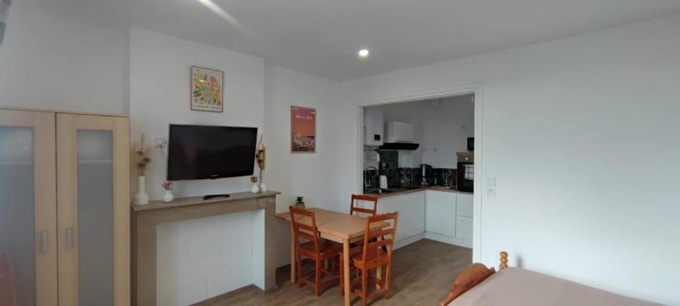 TV and multimedia, Dining area, wardrobe