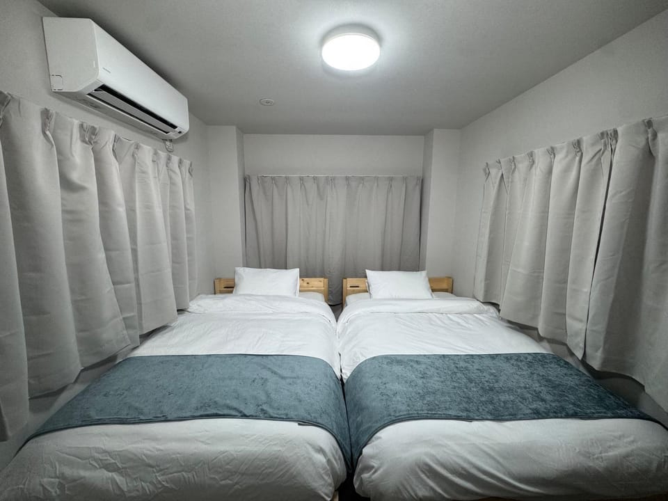 Bed, Bedroom, air conditioner