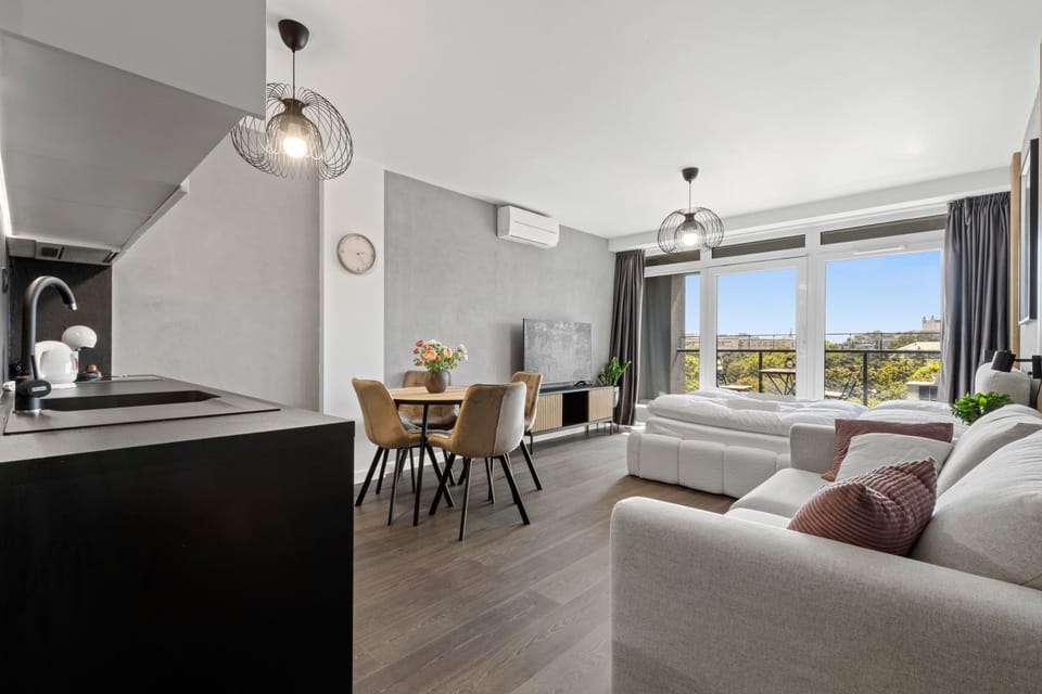 View (from property/room), Balcony/Terrace, Kitchen or kitchenette, Living room, Seating area, Dining area