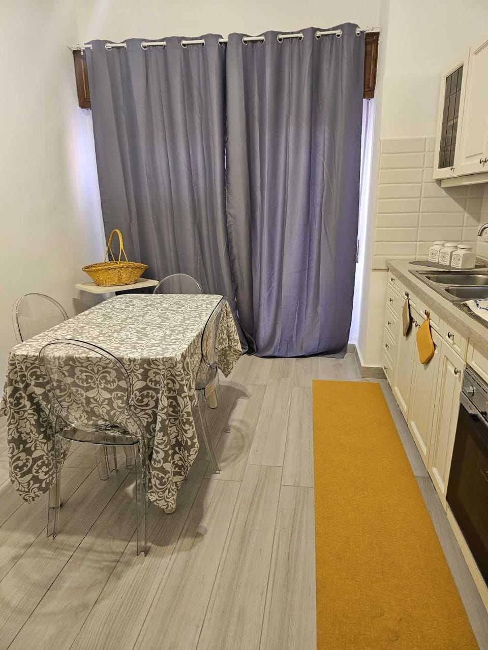 Appartamento Prestigioso, Ristrutturato, 3 Balconi Apartment in Reggio Calabria