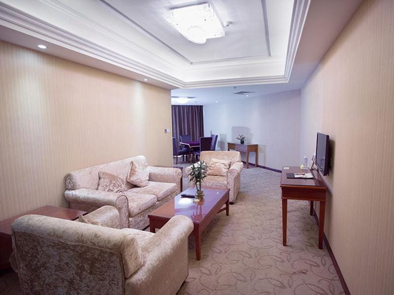 Vienna International Hotel Shenzhen Songgang Wanzhao Square Hotel in Shenzhen