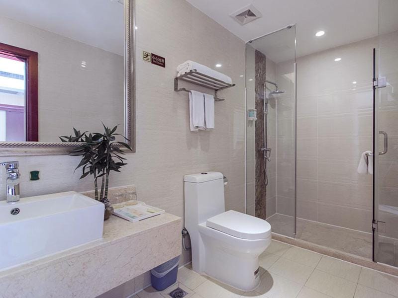 Vienna International Hotel Shenzhen Songgang Wanzhao Square Hotel in Shenzhen
