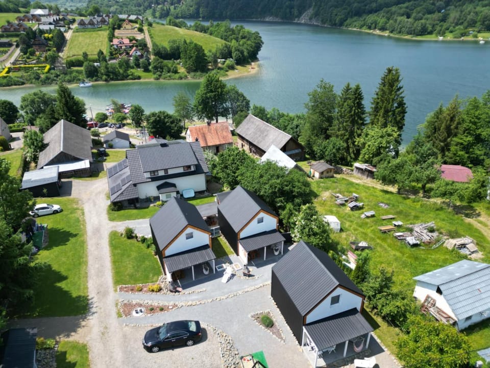 Property building, Neighbourhood, Natural landscape, Bird's eye view, Lake view, Location, Parking