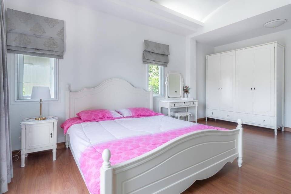 Bed, Photo of the whole room, Bedroom, wardrobe, air conditioner