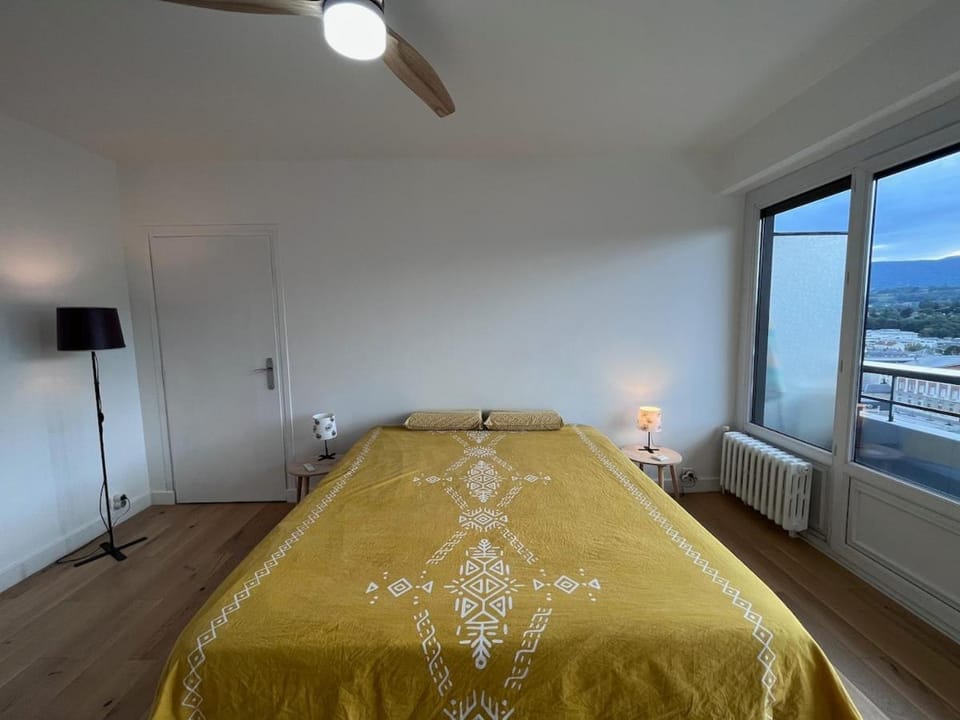 Newly renovated 12th floor central apartment 82m2 Apartment in Chambery